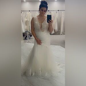 Carrifina Sample Wedding Dress